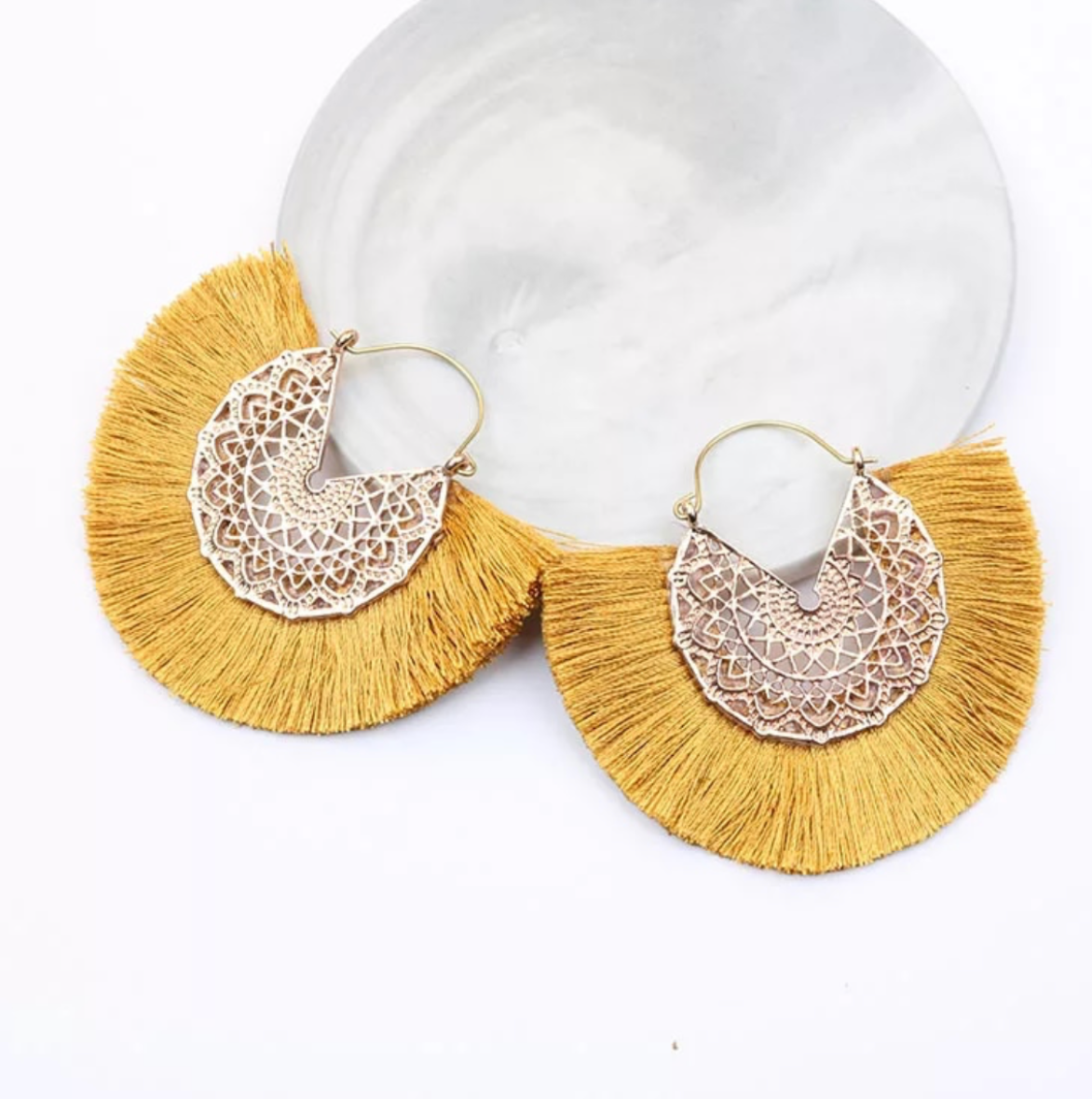 Fashionable Color Earrings